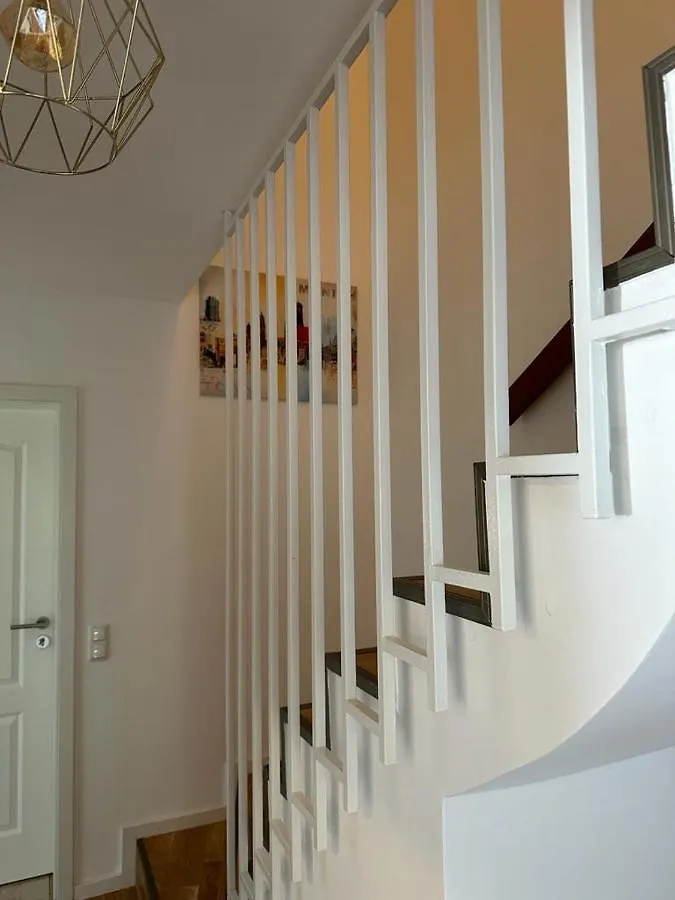 Lichtdurchflutete 90 M2 Drei Zimmer Duplexwohnung In Altperlach Munich