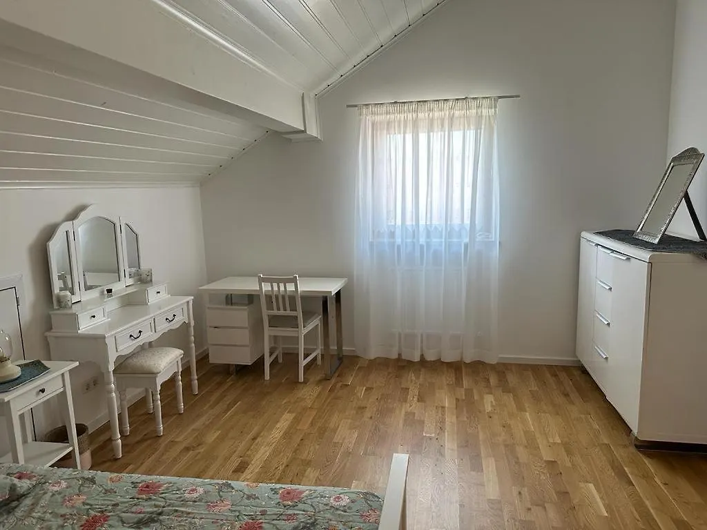 Apartment Lichtdurchflutete 90 M2 Drei Zimmer Duplexwohnung In Altperlach Munich Germany