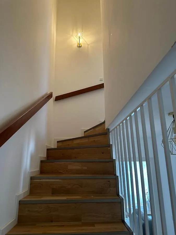 Lichtdurchflutete 90 M2 Drei Zimmer Duplexwohnung In Altperlach Munich