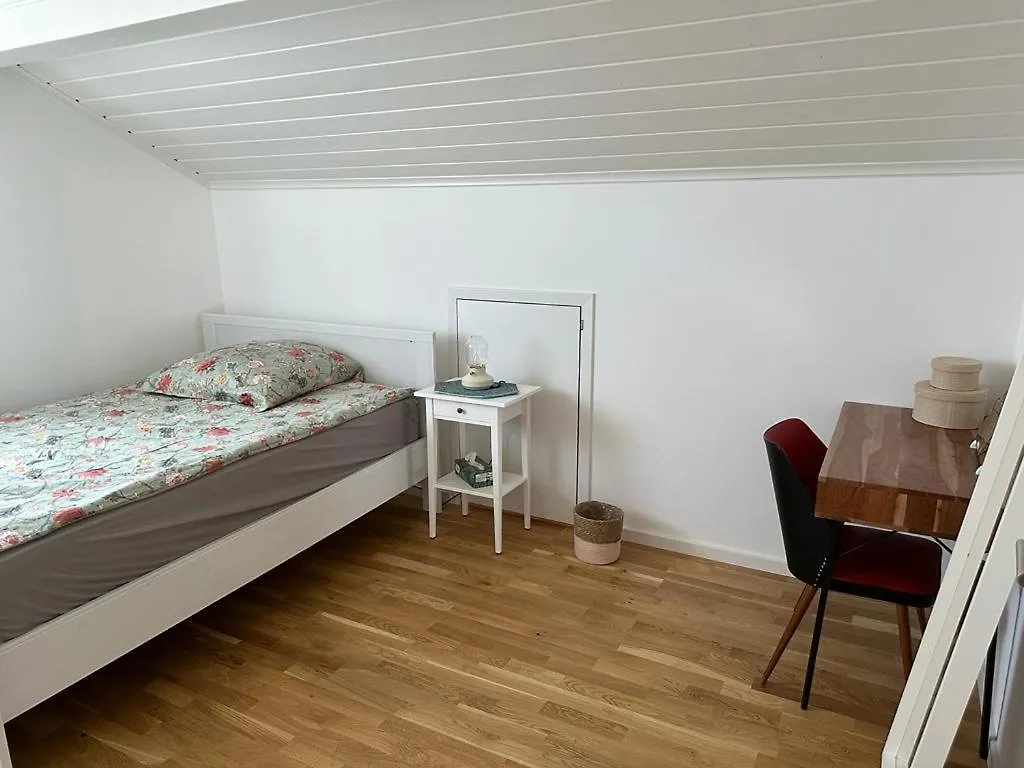 Lichtdurchflutete 90 M2 Drei Zimmer Duplexwohnung In Altperlach Munich